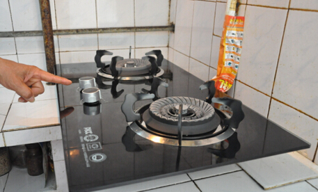 燃气灶具热水器维修交给专业人员更放心！