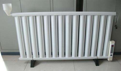 社区志愿人员联合燃气灶具厂家给困难者安装加热器